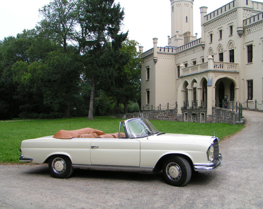 Mercedes - Schloss Reichenow 03